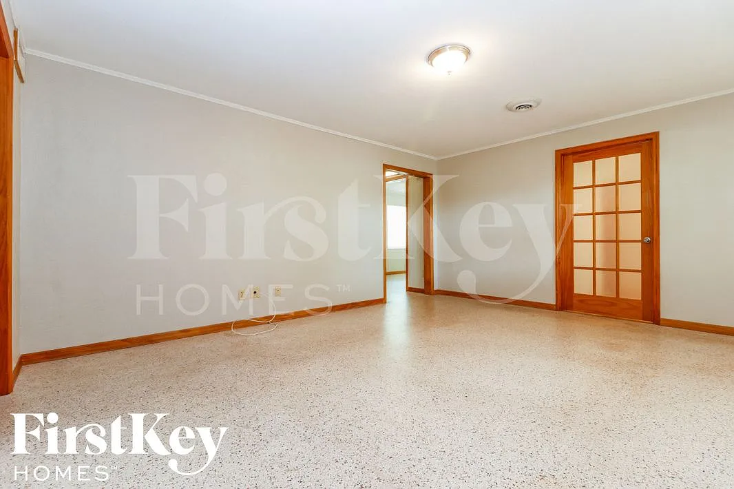 3 bed, 2.0 bath, 1579 sqft, $3,135 — Photo 3