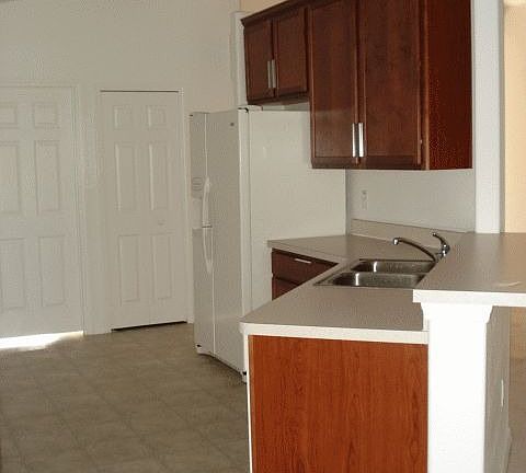 3rd image of 4 Flamingo Dr