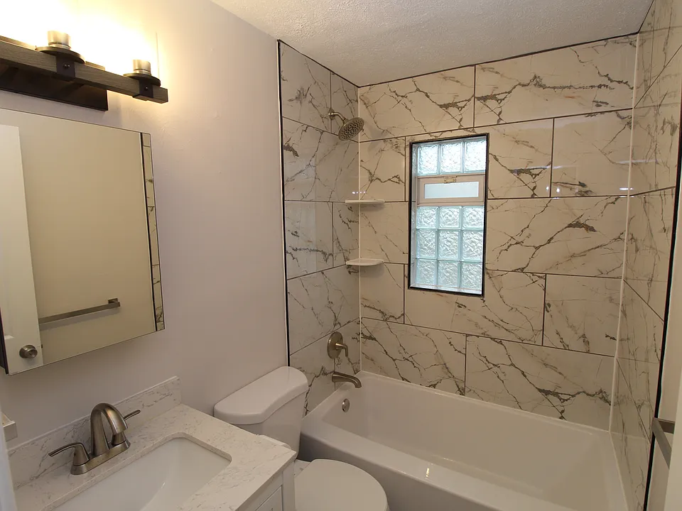3261 Quentin Dr