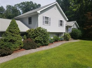 24 Foxwood Dr, Newburgh, NY 12550