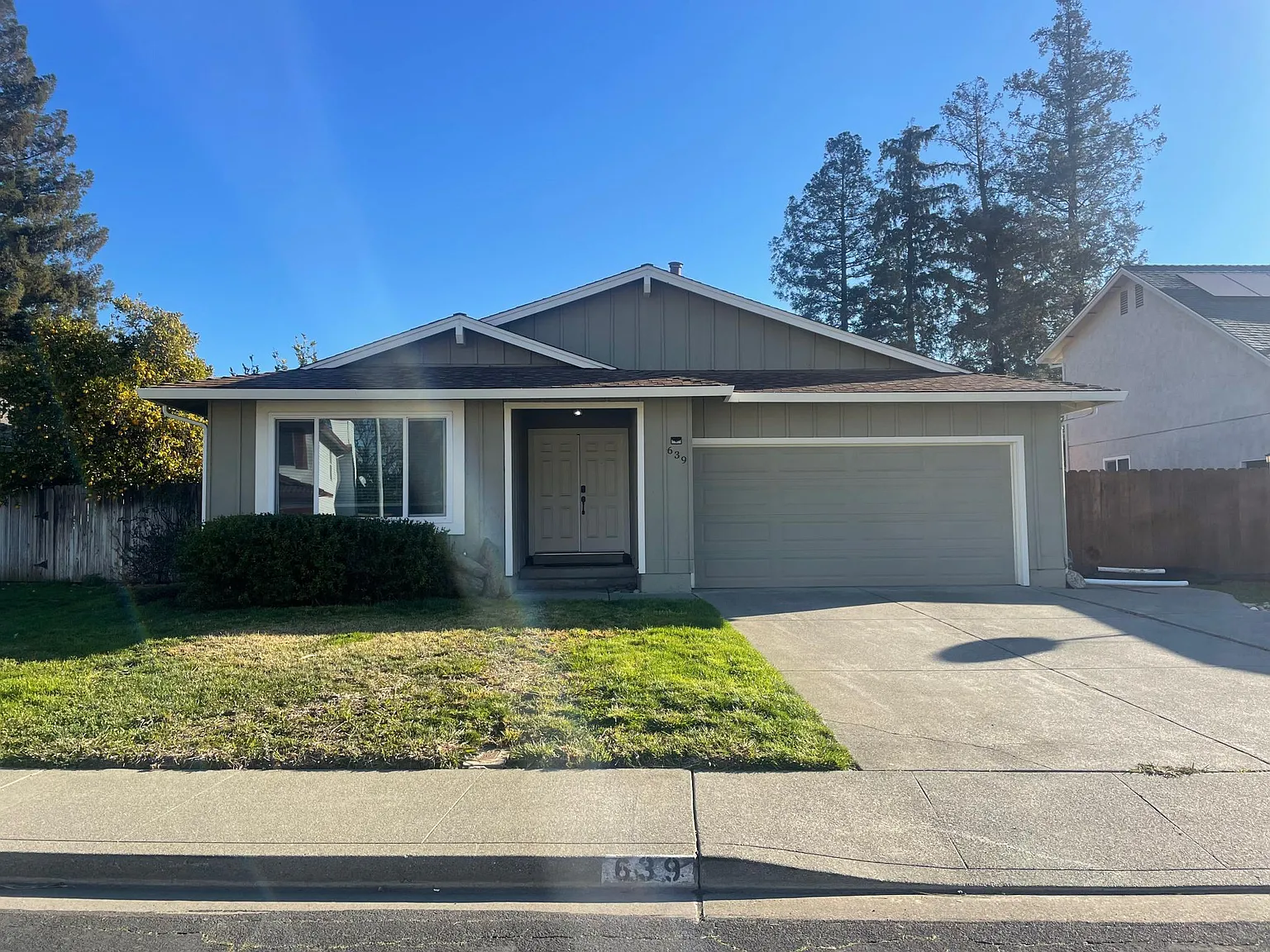 639 Hamilton Dr photo 1
