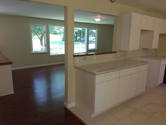 5th image of 19 E Bel Meadow Ln