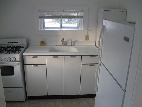3rd image of 28 W Maple St #A