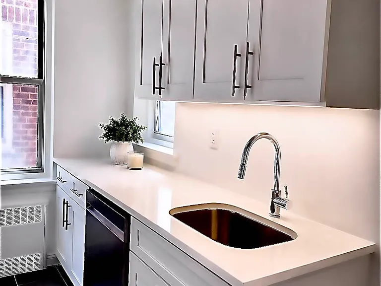 3206 Fairfield Ave #7J — Photo 1