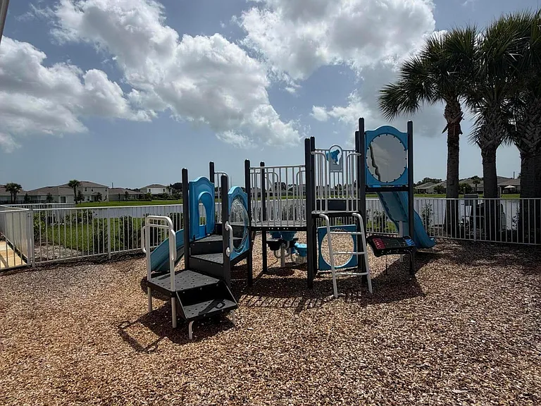812 Persimmon Pl — Photo 15