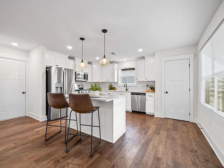 361 Frontier Dr — Photo 7