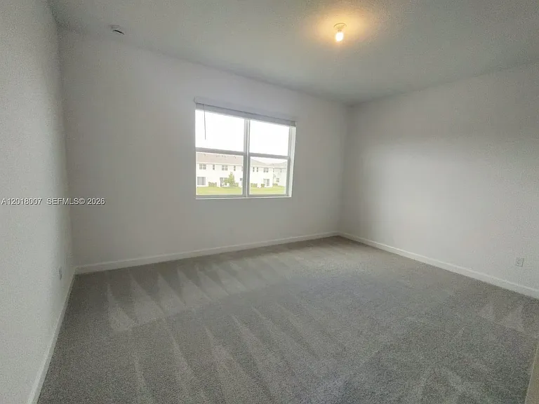 535 SE Rivergrass St #535 — Photo 16