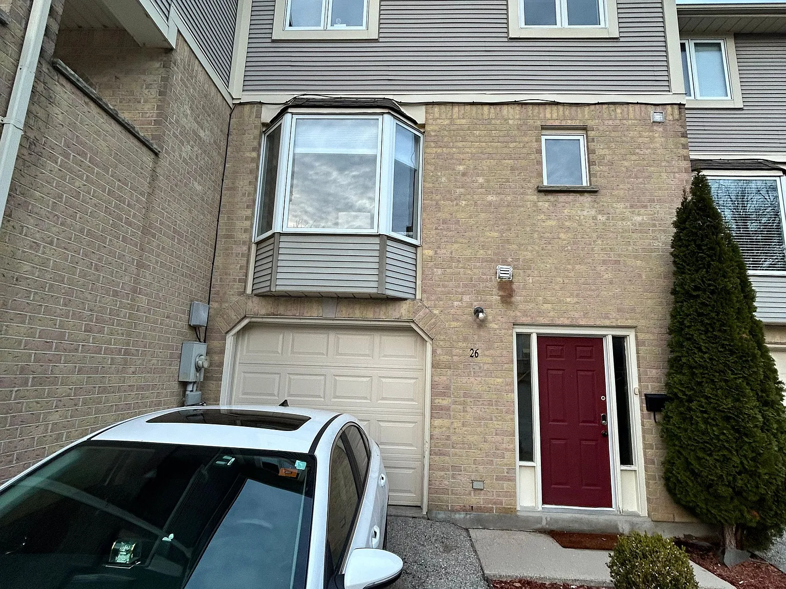 3 bed, $2,400 — Photo 1