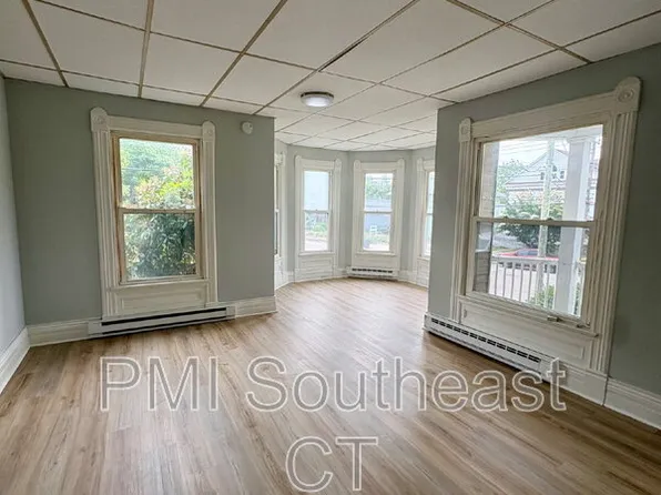 285 Montauk Ave #1, New London, CT 06320
