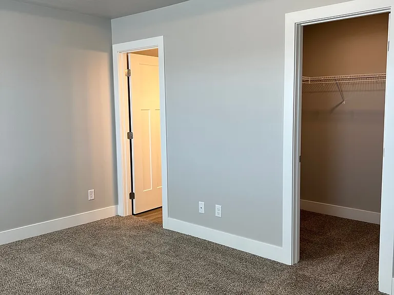 233 NW Greenway Pl — Photo 6