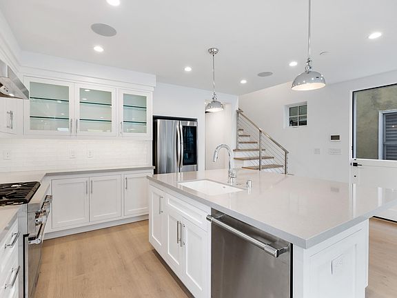 3rd image of 301 33rd St #301.5