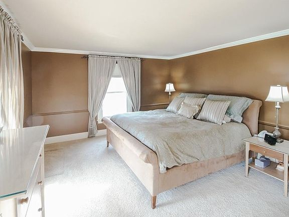 5th image of 150 Village Circle Dr