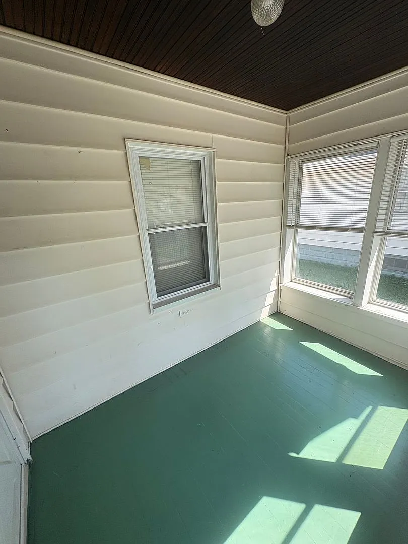 Charming 3-Bedroom Home in Peoria Pets Welcome! — Photo 2