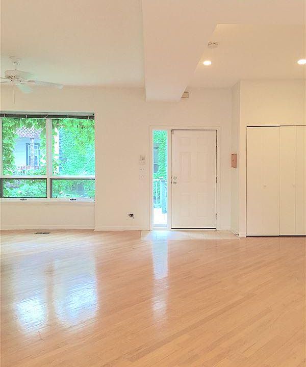 open concept main-floor with kitchen/living/dining space