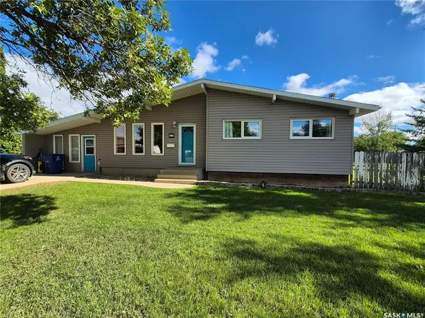 32 Metheral BAY, Weyburn, SK S4H 2M6