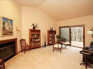 2417 Highpointe Dr, Kalamazoo, MI 49008