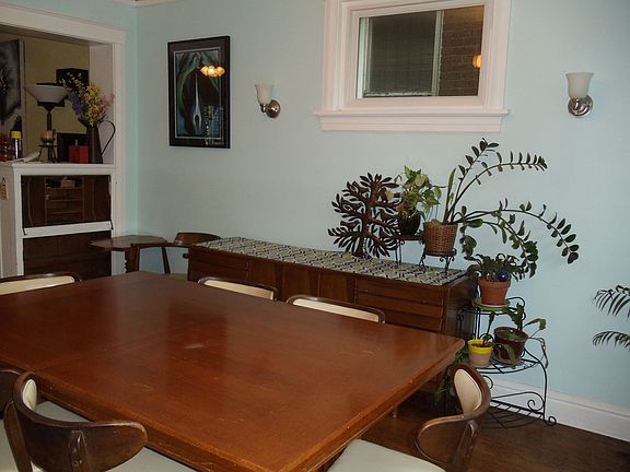 Dining Room (view 1)