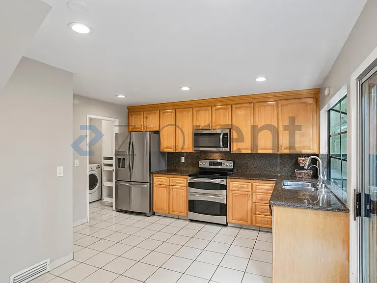 502 Pine Wood Ln — Photo 9