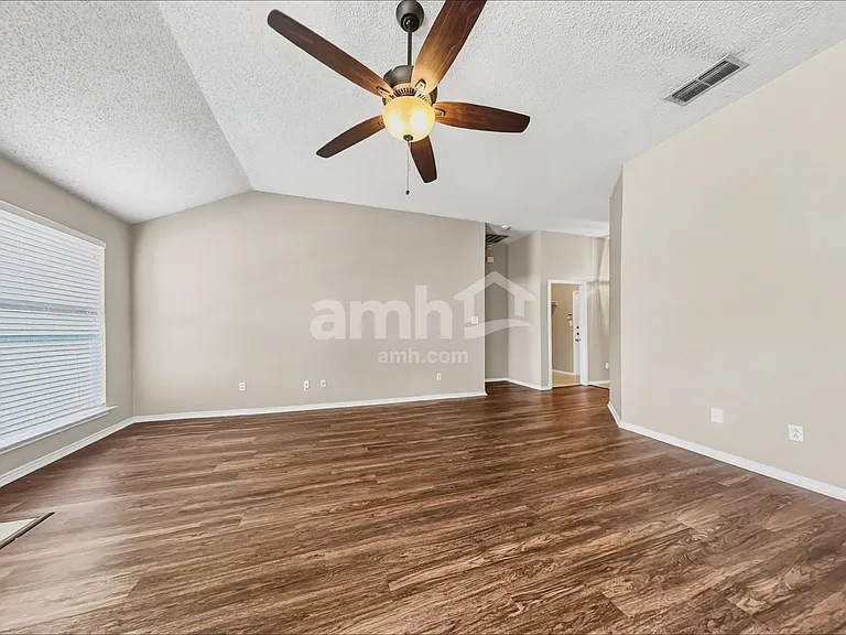 3809 Staghorn Cir N — Photo 7