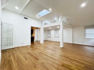 22528 Avenue San Luis, Woodland Hills, CA 91364
