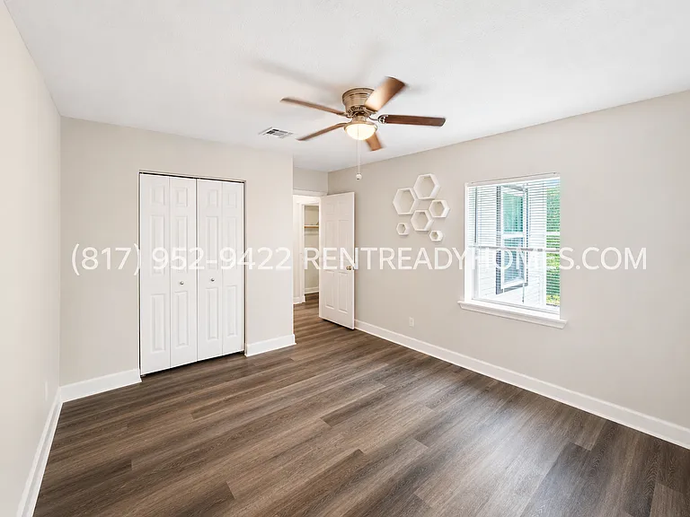 1621 Locust St — Photo 18