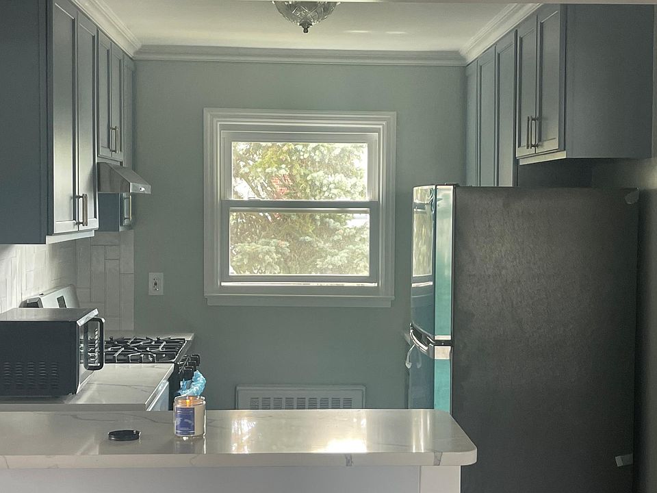 1st image of 137 Rolling St Floor 2