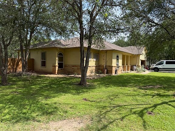 3rd image of 221 Waikakaaua Dr