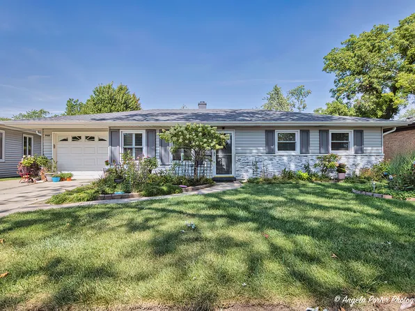 940 Woodland Dr, Wheeling, IL 60090