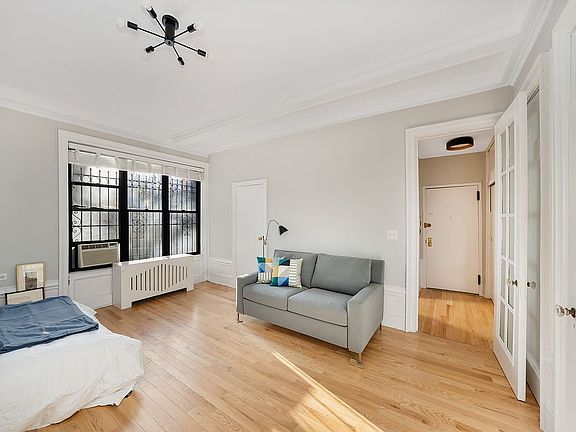 4th image of 210 Riverside Dr APT 1A