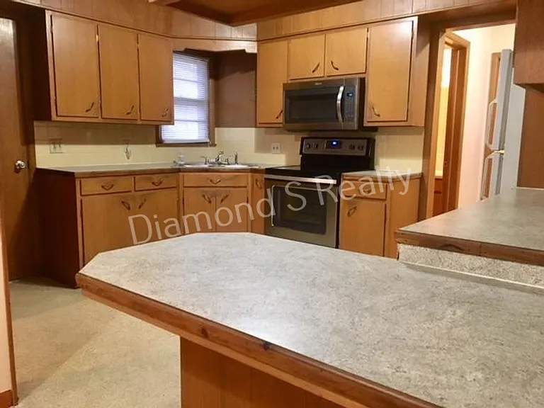 2706 S Stewart Ave — Photo 6