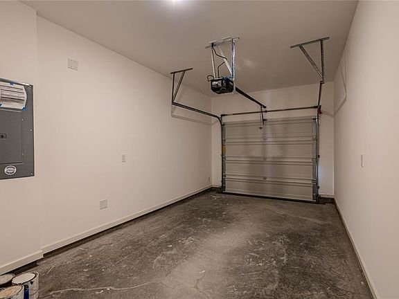 5th image of 19 Sweetspire Dr NW