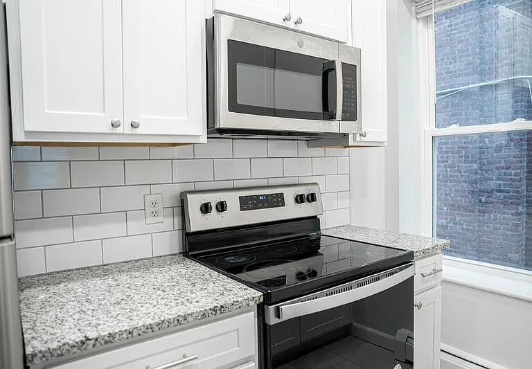 18 S Bridge St #4 — Photo 1