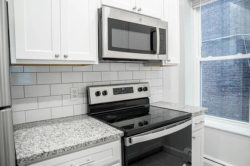 18 S Bridge St #4