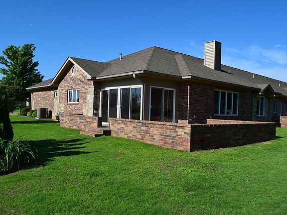 3rd image of 701 Saint Andrews Cir