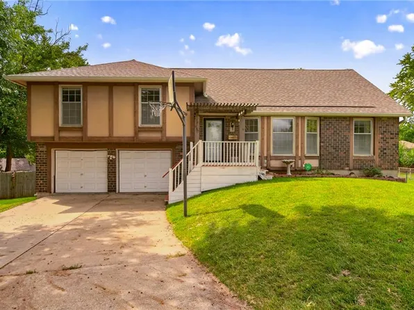 5725 Earnshaw St, Shawnee, KS 66216