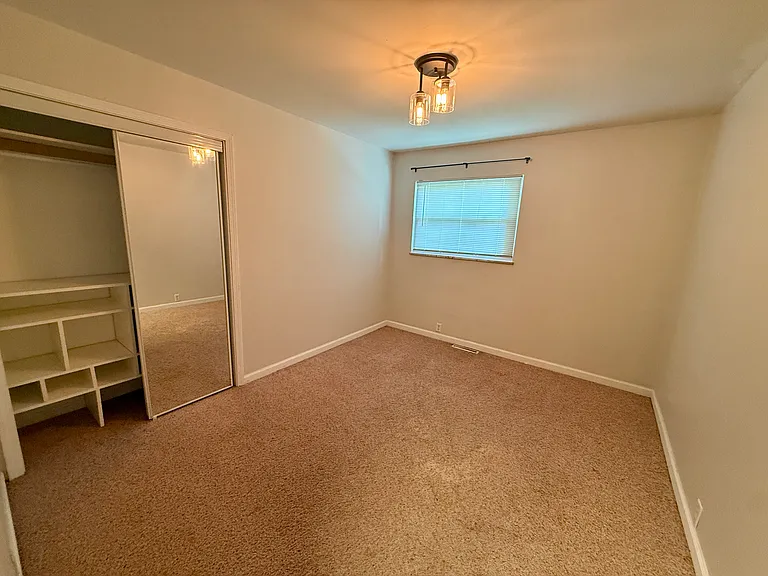 1433 Alton Darby Creek Rd — Photo 23