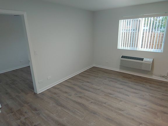 4th image of 5355 S Lockwood Ave #101