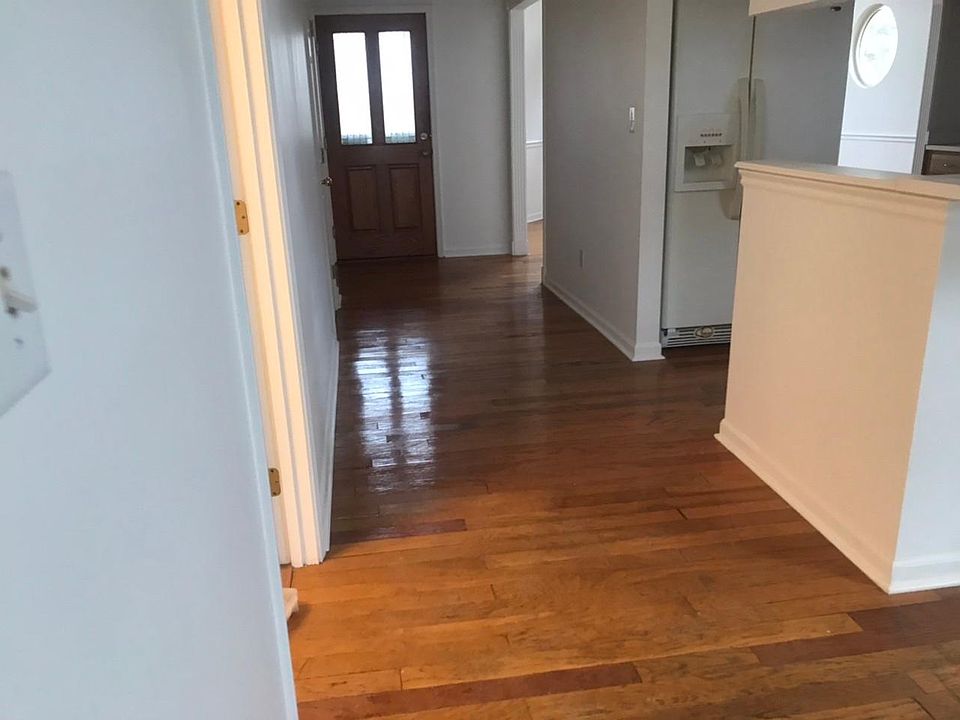 2nd image of 1622 N Park Hill Dr