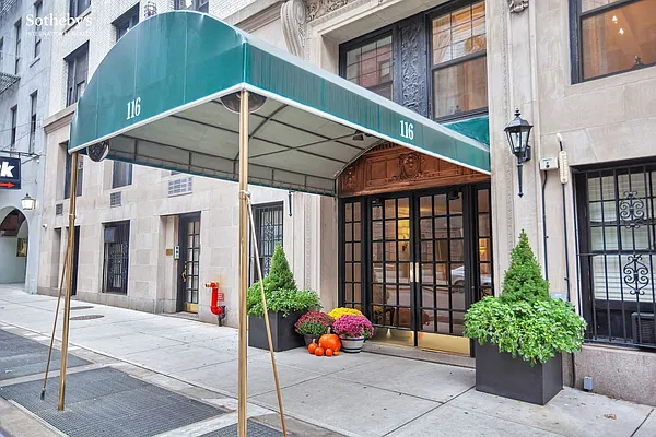 Sold by Sotheby's International Realty | media 32