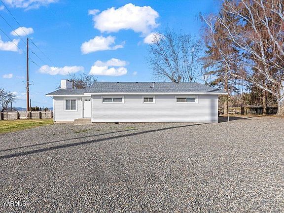 2nd image of 2521 E Zillah Dr