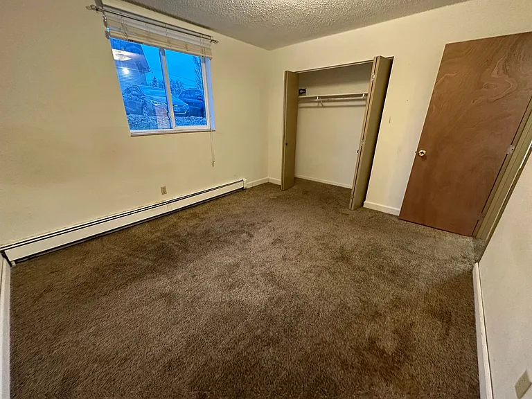 2504 E Thayer Ave — Photo 12
