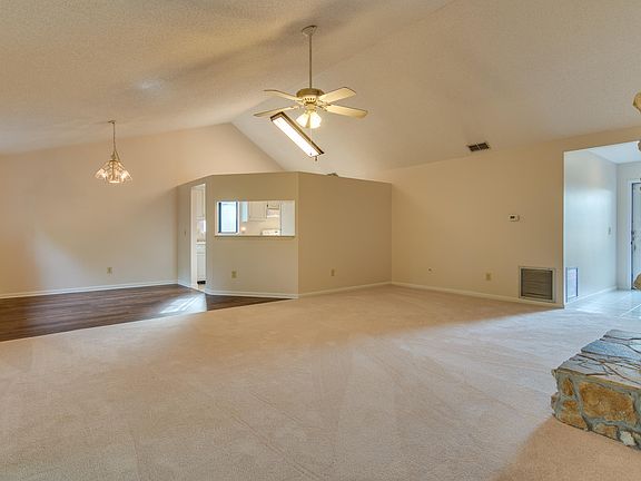 4th image of 10372 Arrowhead Dr