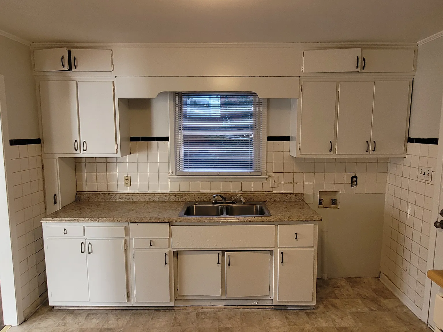 3 bed, 1.5 bath, 1100 sqft, $1,295 — Photo 3