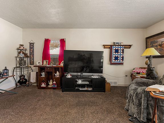 4th image of 373 N 400 W
