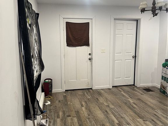 5th image of 1830 Edwards Ave