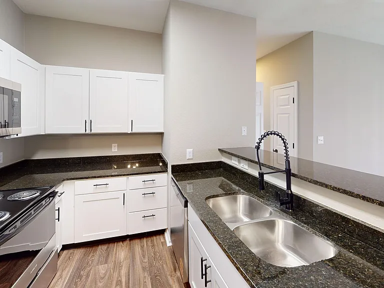 Jefferson Place Apartments — Photo 9