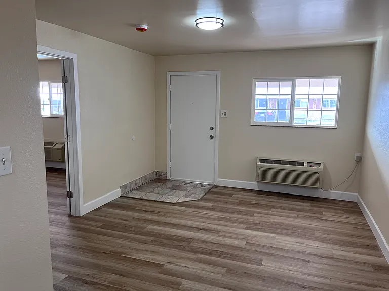 Farmington Flats — Photo 20