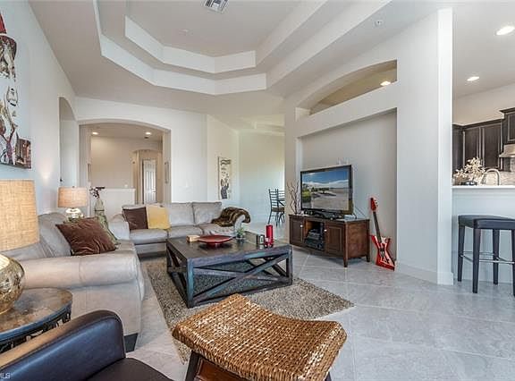 4th image of 10220 Glastonbury Cir #201