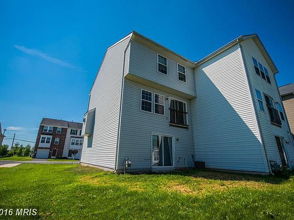 4th image of 21 Lombard Ln