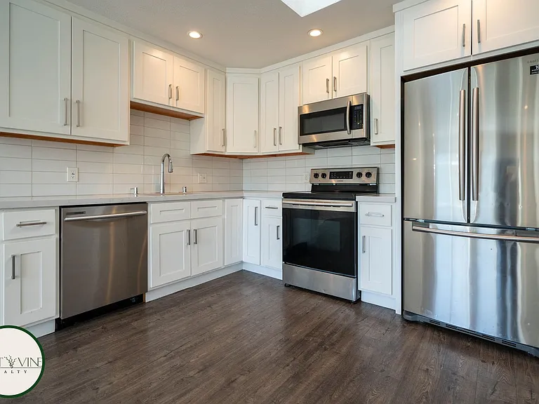 611 Topaz St — Photo 1